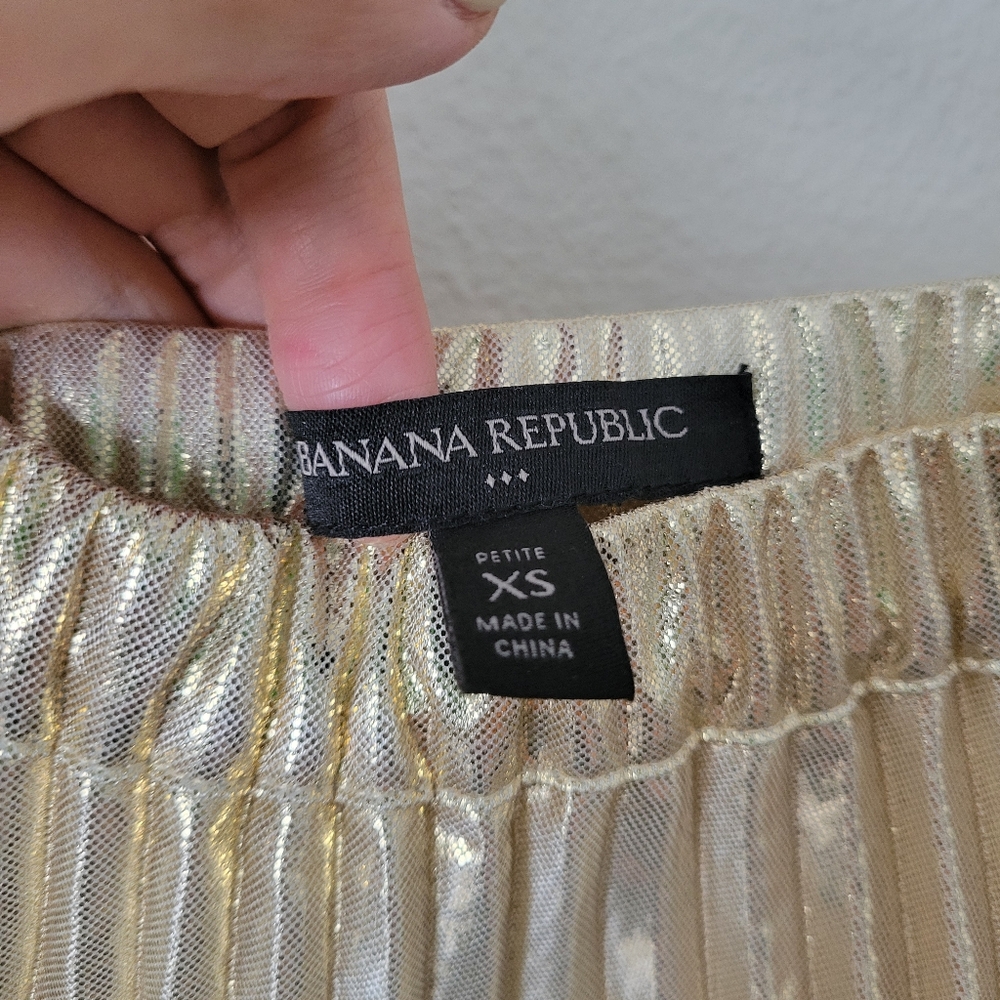 Gold pleated Banana Republic XS midi skirt - Picture 2 of 2
